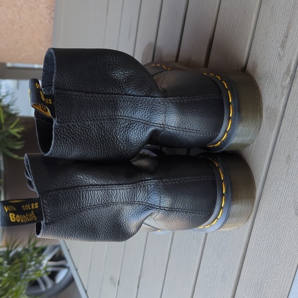 NWOT Doc Marten's 1460 Women's Virginia Leather Boots 8-Eye - Picture 4 of 6